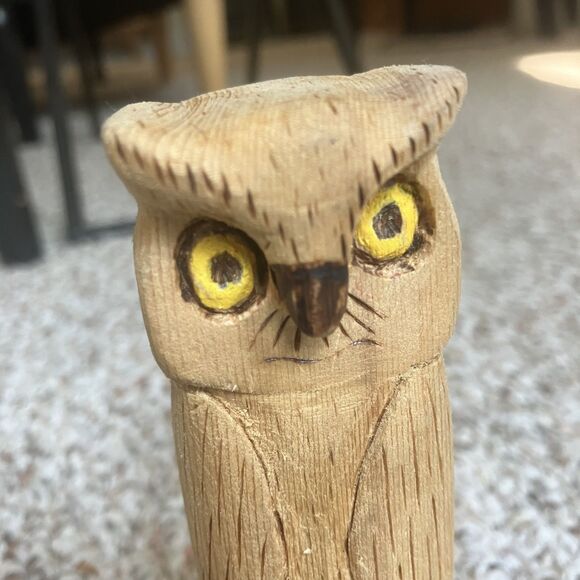 Hand Carved Wooden Owl Statue NT 2016 Perched Bird Artwork 5" Tall - Picture 2 of 9